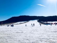 -十三陵雪世界滑雪场