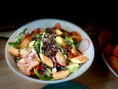 烟熏三文鱼藜麦沙拉-The Good Place好地方·Brunch·coffee(国贸店)