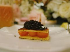 有机蛋黄吐司鱼子酱和香草-Jean Georges