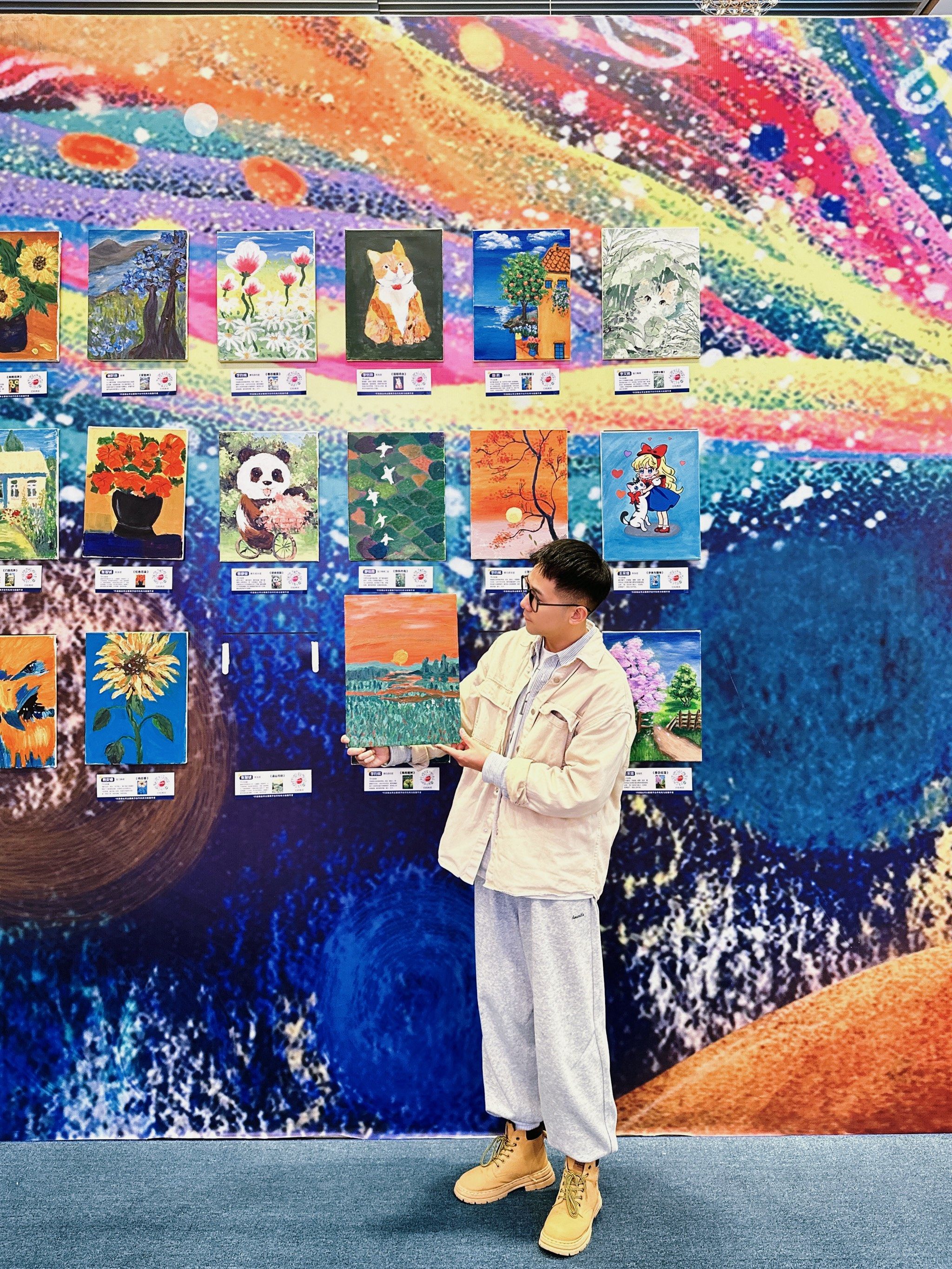 来成都群光广场看了公益画展❗️有点小感动🥹