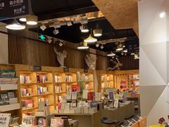 -新华里咖啡书吧(新华书店小寨店)