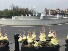 -奕欧来上海购物村停车场