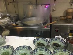 三鲜牛肉馄饨-老新隆牛肉锅贴(新街口店)