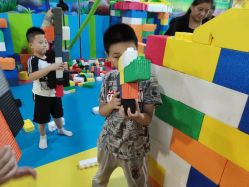 -维佳童话镇演出现场(徐东店)