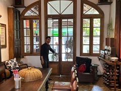 -Cuc Gach Quan Restaurant