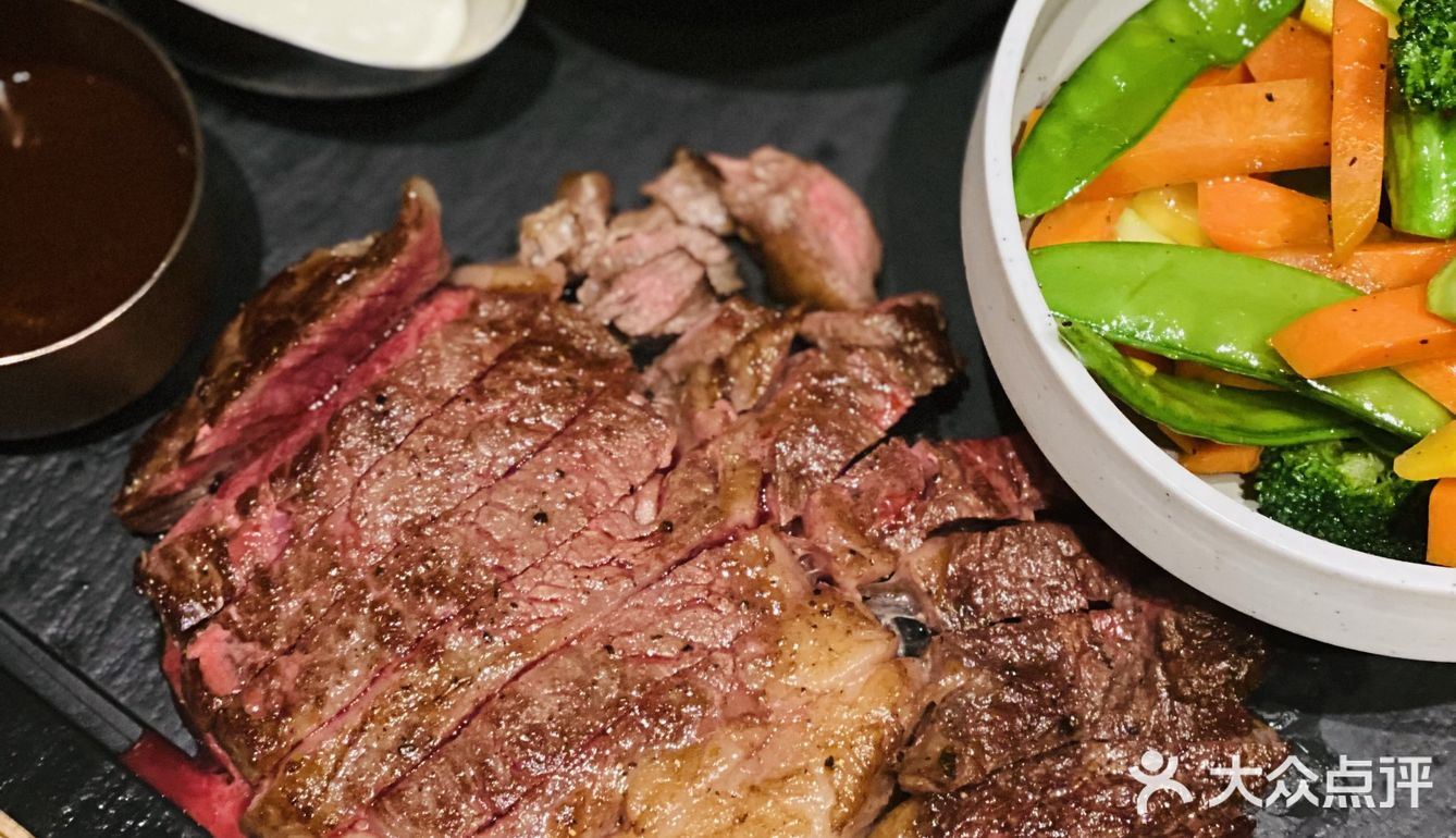 来浦东嘉里城喝红酒吃西餐啦~