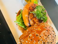 烟熏三文鱼汉堡-Lets burger非常汉堡·环球风味(蓝色港湾店)