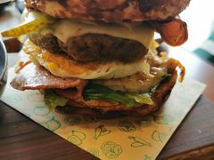 双蛋指椒牛肉汉堡-魏斯理汉堡(西安沣东吾悦店)