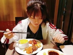 -大中华希尔顿酒店-念自助餐·嗨啤·小龙虾
