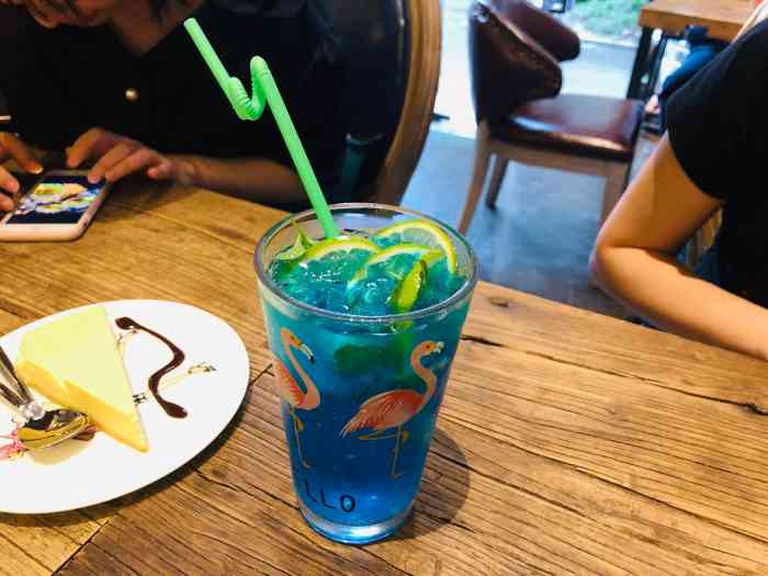 always coffee(静安店)-"因谈工作约在这了,环境也算是小区里别有洞.