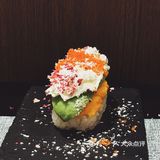 咬一口的寿司幸福