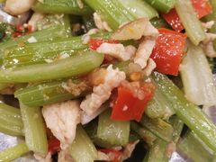 芹菜肉丝-华中科技大学东三学生食堂