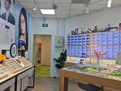 -天空之镜眼镜店蔡司依视路配镜授权零售店(望京颐堤港店)