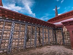 -比如骷髅墙景区