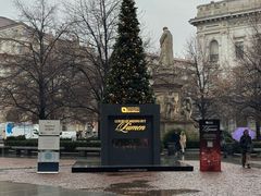 -文艺复兴百货(米兰大教堂广场店)