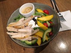 鸡肉牛油果芒果色拉-Wagas沃歌斯(太古汇店)