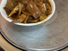 猪皮炖小鱼-金卯白肉罩火烧