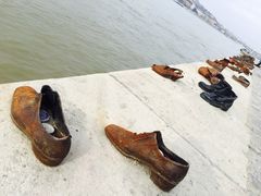 -多瑙河畔鞋履雕塑