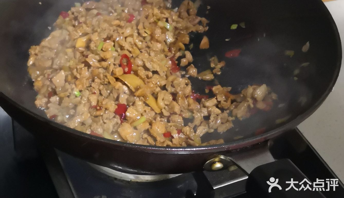 甜妈厨房之劲爆滚辣皮子肉