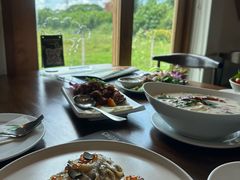 -Chom Cafe and Restaurant