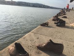 -多瑙河畔鞋履雕塑