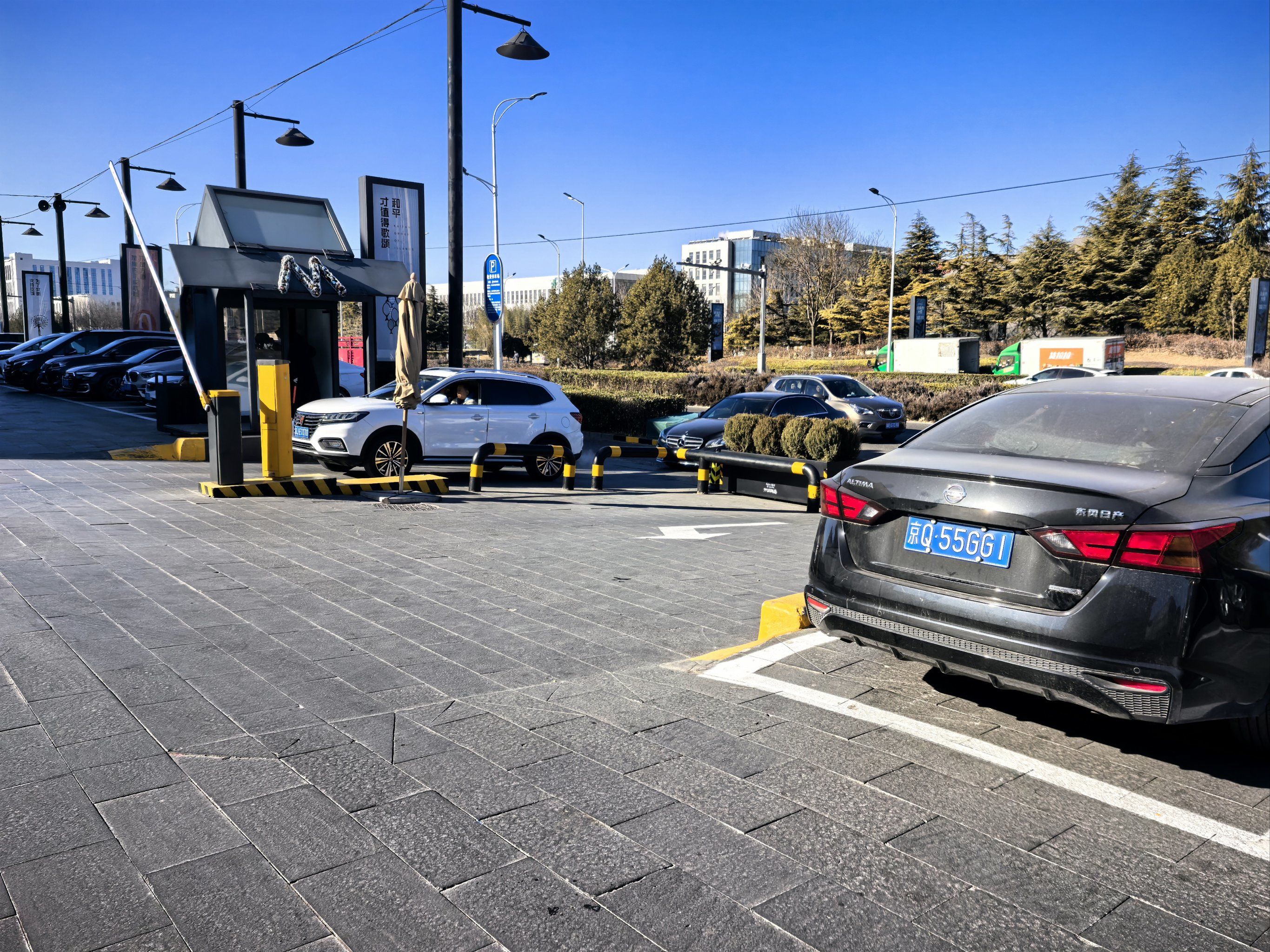 环境好,停车方便,吃饭也很方便,各式各样