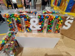 -m豆巧克力世界(上海世茂广场店)