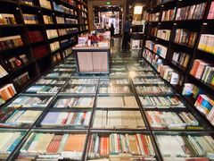 -钟书阁(松江泰晤士小镇店)