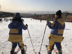 -采薇庄园四季滑雪场