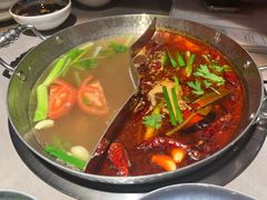 -伴山牛贵州黄牛肉火锅·苗疆非遗艺术餐厅(上海首店)