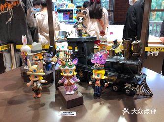 来楚河汉街逛街有被这家店吸引到