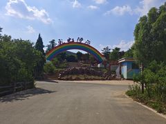 -雪山彩虹谷景区