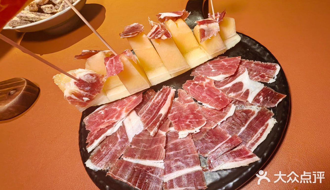 红酒配火腿，不要太惬意哦！