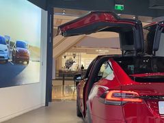 -TESLA 特斯拉(上海太古汇体验店)