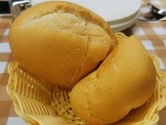 餐前面包-船屋葡国餐厅