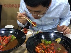 -虾弄弄海派小龙虾·牛羊蝎子火锅