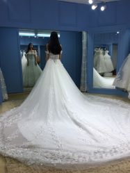 -觅白婚纱礼服馆