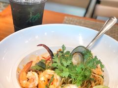 -Chom Cafe and Restaurant