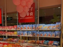 店内布置-良品铺子(宝安天虹购物中心店)