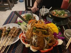 芒果海鲜沙拉-Tikky Cafe