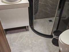 -花居酒店(苏州高教区尹山湖地铁站店)