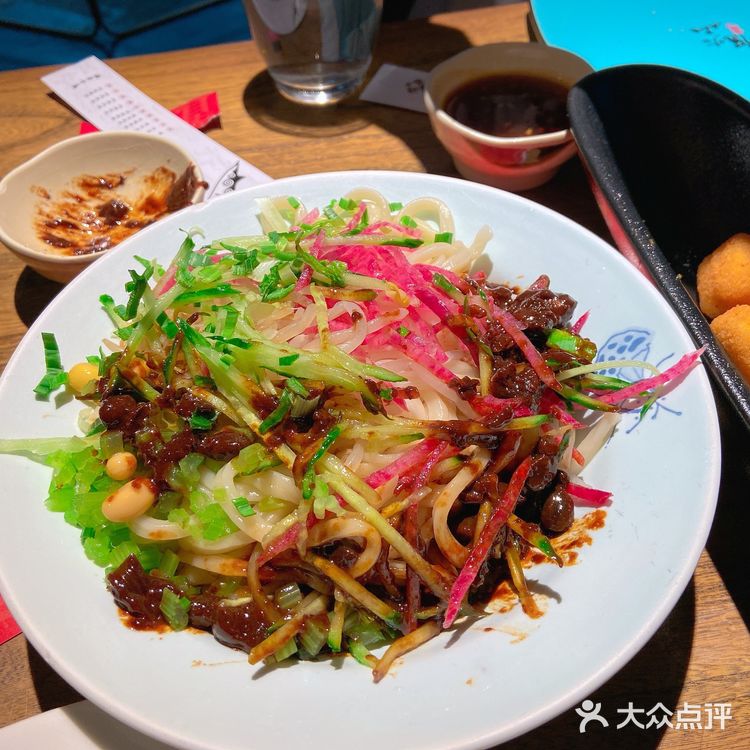于是就带她来了我吃过好几次的局气。没点烤鸭