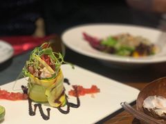 虎虾色拉配甜菜-YUE·6·西式融合餐厅(外滩六号店)