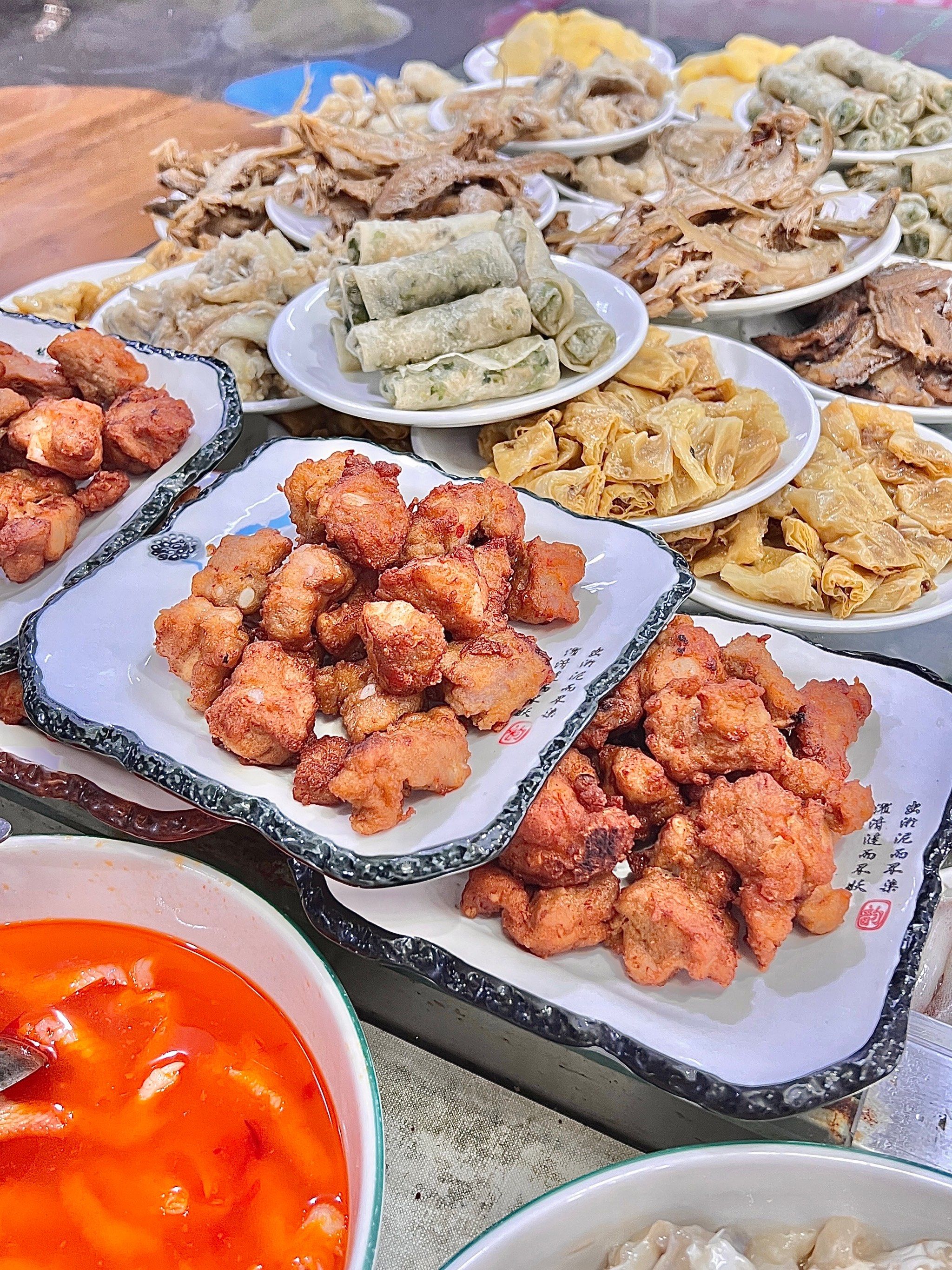 马园路里开了20年的海鲜店02
每天人山人海定不到位置02本地人