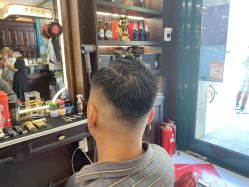 -东方先生国潮男士理发馆