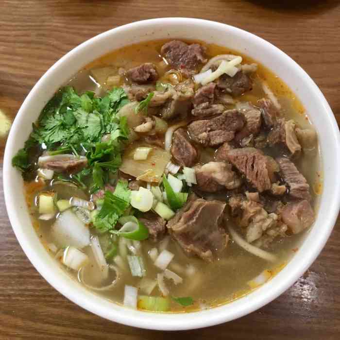 绥德羊肉面-"这家店的老板就是绥德人,店里的羊肉全部运.
