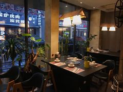 大堂-草家酱蟹炭火烤肉店(珲春南路一店)
