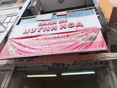 -Bánh Mì Huynh Hoa