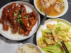 -苏州雏渐肥月嫂