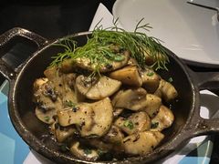 油封小蘑菇-C&R西班牙餐厅